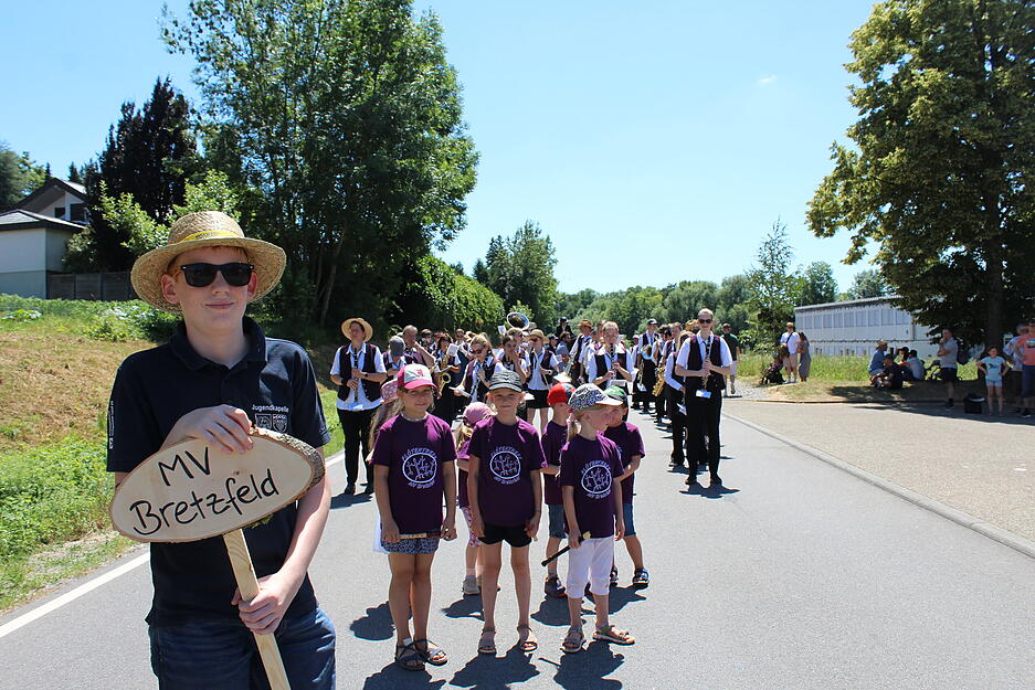 Von Musik bis Tracht – der Umzug zeigte das Bretzfelder Vereinsleben. Von Musik bis Tracht – der Umzug zeigte das Bretzfelder Vereinsleben.