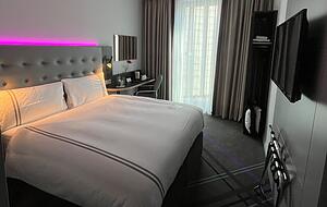 Ein Zimmer der Hotelkette Premier Inn, die das Mercure-Hotel in Heilbronn &uuml;bernommen hat. Es soll im September unter neuer Flagge &ouml;ffnen.