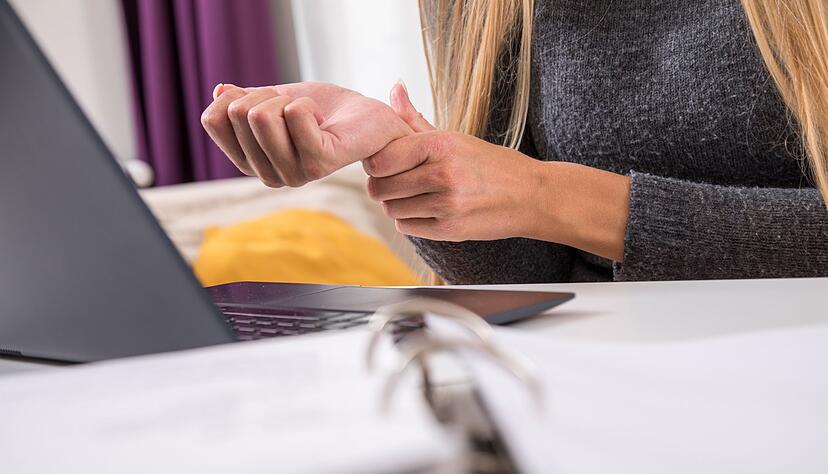 Handgelenke machen schlapp? Das kann dahinterstecken &ndash; und so werden sie wieder fit.