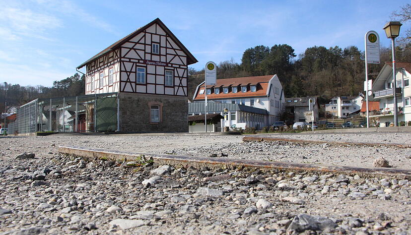 Noch immer blockiert die Jagsttalbahntrasse eine Neugestaltung des Areals in Krautheim mitsamt neuem Busbahnhof.