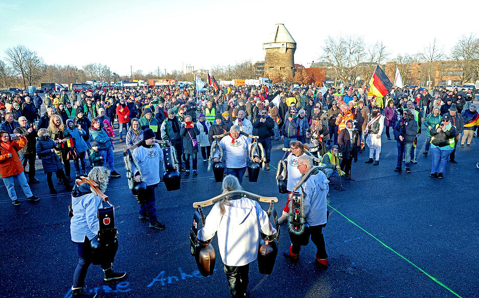 Fußmarsch und Fahrzeug-Korso: Demo gegen Ampel-Politik in Heilbronn
