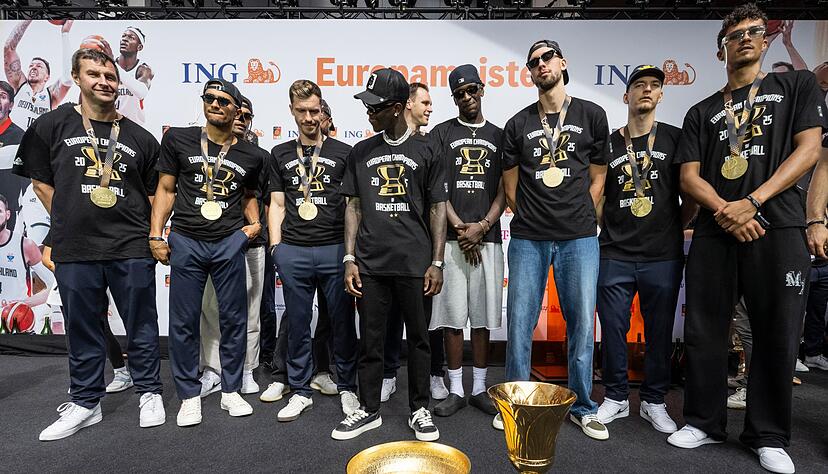 Die deutschen Basketballer sind auch in der Weltrangliste weit oben. Die deutschen Basketballer sind auch in der Weltrangliste weit oben.
