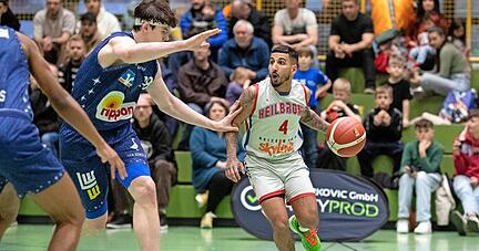 Stilianos Eleftheriadis misst 1,63 Meter − und spielt dennoch erfolgreich Basketball. Der Kapitän der Heilbronn Reds ist für viele Kinder ein Vorbild. 
Foto: Andreas Veigel