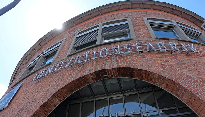 Die Innovationsfabrik zieht jetzt aus, in den n&auml;chsten zweieinhalb Jahren wird ein Neubau "IFH 2.0" erstellt. Das Fabrikgeb&auml;ude wird Heimat der Schule 42.