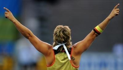 Steffi Nerius jubelt &uuml;ber ihren weiten Wurf.