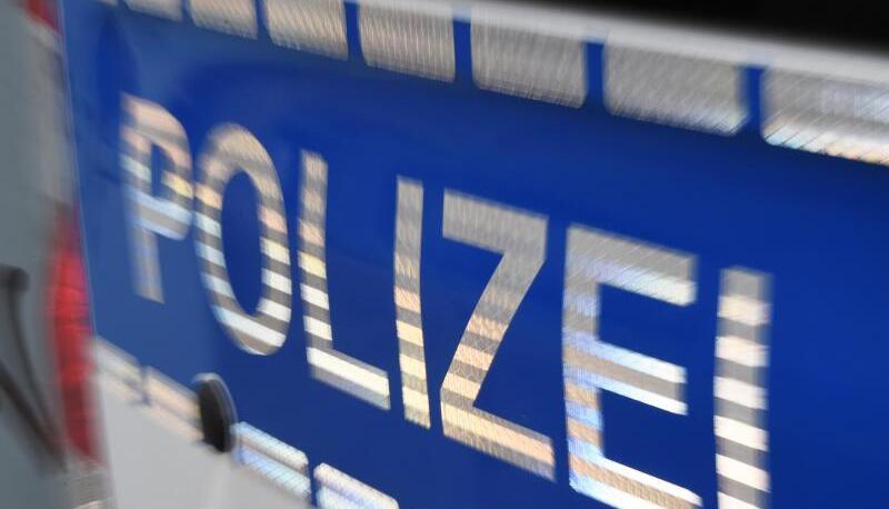 Die Polizei stoppte auf der A81 bei Gr&uuml;nsfeld einen Mann, der illegal Hasen in seinem Sprinter transportierte.