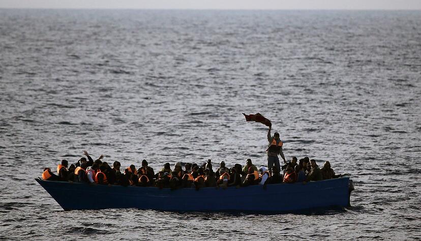 Vor Lampedusa ist ein Boot mit MIgranten gesunken - ein Kind wird vermisst. (Archivbild) Vor Lampedusa ist ein Boot mit MIgranten gesunken - ein Kind wird vermisst. (Archivbild)