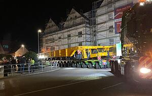 Zweite Herausforderung nur zwei Kilometer sp&auml;ter: Die Ortsmitte von Bretzfeld mit Baustelle und Stahlgel&auml;nder. Gegen 0.30 Uhr ist auch das geschafft.