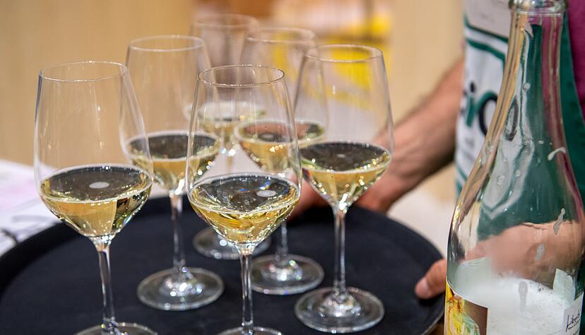 Alkoholfreier Wein hat zwar eine gewisse Süße, aber auch die Geschmacksvielfalt von Wein. Alkoholfreier Wein hat zwar eine gewisse Süße, aber auch die Geschmacksvielfalt von Wein.