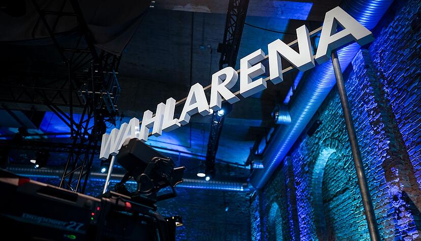 Die Kanzlerkandidaten beantworten in der ARD-Sendung live nacheinander die Fragen eines repräsentativ ausgewählten Publikums Die Kanzlerkandidaten beantworten in der ARD-Sendung live nacheinander die Fragen eines repräsentativ ausgewählten Publikums