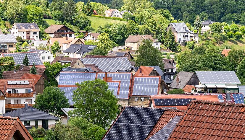 Bundeswirtschaftsministerin Katherina Reiche (CDU) will neue, kleine Solaranlagen k&uuml;nftig nicht mehr staatlich f&ouml;rdern. Beschlossen ist das in der Koalition noch nicht. (Symbolbild)