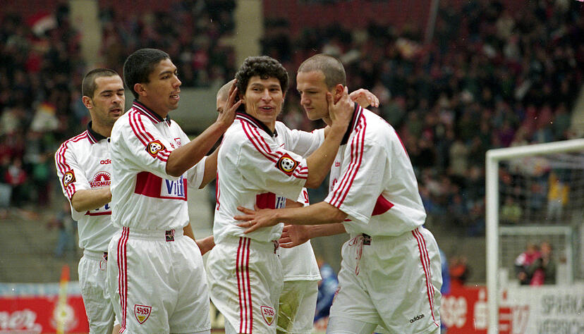 In der Saison 1996/97 wurden Giovane Elber, Krassimir Balakov und Fredi Bobic zum magischen Dreieck des VfB Stuttgart. In der Saison 1996/97 wurden Giovane Elber, Krassimir Balakov und Fredi Bobic zum magischen Dreieck des VfB Stuttgart.
