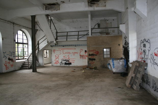 Doch offenbar scheuen sich Menschen mit dem nötigen Kleingeld davor, ... Doch offenbar scheuen sich Menschen mit dem nötigen Kleingeld davor, ...