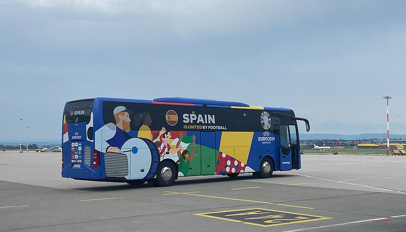 EM-Favorit Spanien landet am Stuttgarter Flughafen