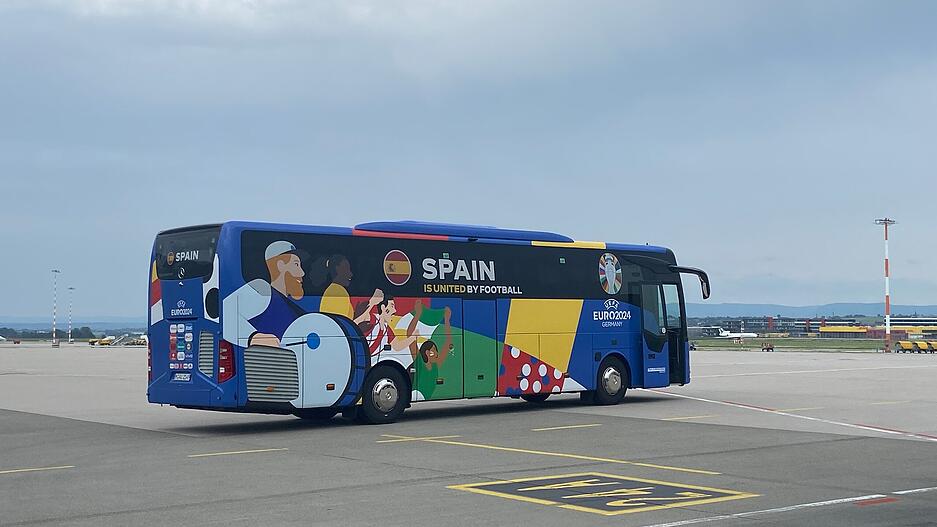 EM-Favorit Spanien landet am Stuttgarter Flughafen