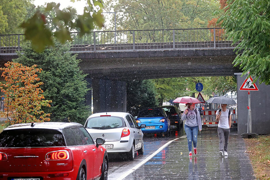 Hochwasser nach Starkregen an der B39 am Parkhaus Bollwerksturm Heilbronn Hochwasser nach Starkregen an der B39 am Parkhaus Bollwerksturm Heilbronn