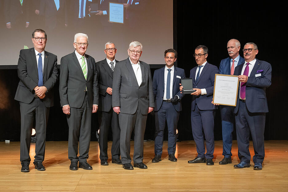 Joschka Fischer (Mitte) bei der Preisverleihung der "W&uuml;rttemberger K&ouml;pfe" in der Heilbronner Harmonie.