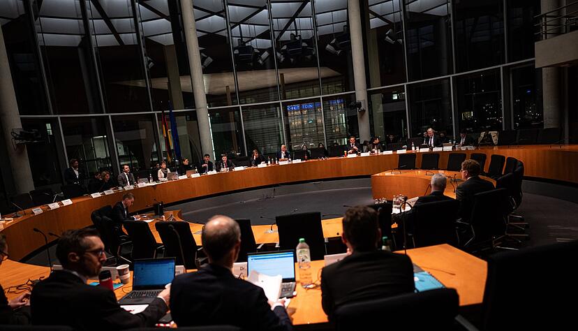 In den Untersuchungsausschuss kommen Kanzler und Vizekanzler. (Archivbild) In den Untersuchungsausschuss kommen Kanzler und Vizekanzler. (Archivbild)