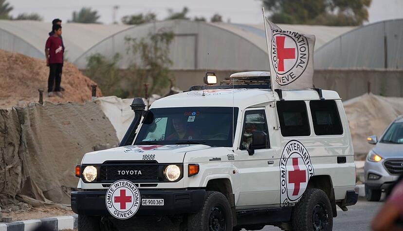 Die Hamas hat Rot-Kreuz-Mitarbeitern erneut eine Leiche übergeben. (Archivbild) Die Hamas hat Rot-Kreuz-Mitarbeitern erneut eine Leiche übergeben. (Archivbild)