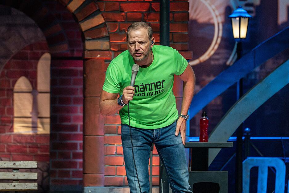 "Männer sind nichts ohne die Frauen" heißt sein neues Programm. "Männer sind nichts ohne die Frauen" heißt sein neues Programm.