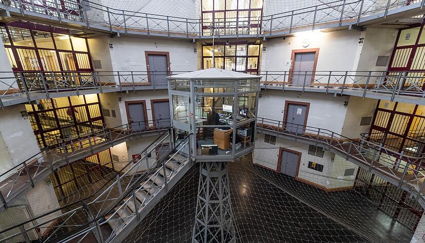 Die JVA Mannheim - viele H&auml;ftlinge sind besonders in der Anfangszeit suizidgef&auml;hrdet. (Archivbild)