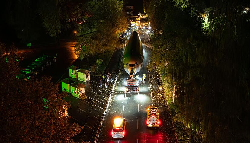 Innerhalb von drei Nächten wurde der Flieger zum Safaripark in der Südheide gebracht. Innerhalb von drei Nächten wurde der Flieger zum Safaripark in der Südheide gebracht.