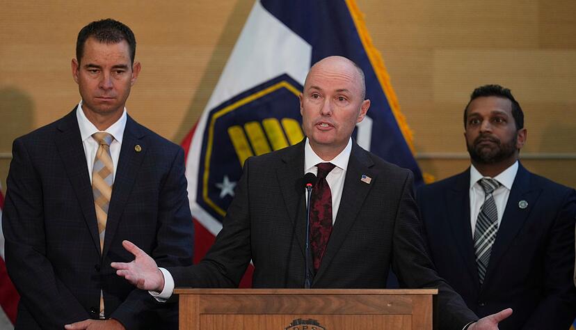 Gouverneur Cox berichtet die Details der Ermittlungen. Gouverneur Cox berichtet die Details der Ermittlungen.