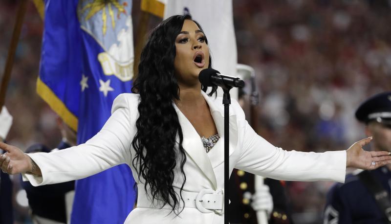 Demi Lovato singt vor dem Spiel die US-amerikanische Nationalhymne.