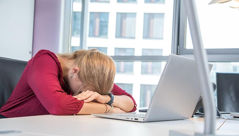 Ständige Selbstzweifel im Job laugen auf Dauer aus. Ständige Selbstzweifel im Job laugen auf Dauer aus.