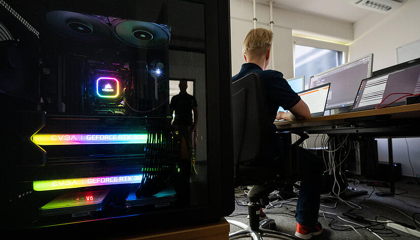 Bei Sicherheitslücken steigt für Unternehmen, Behörden und Kommunen die Gefahr einer Cyber-Attacke.