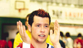 Es gab nichts zu beklatschen f&uuml;r Henning Tittel. Sein TSB hat verloren. Er selbst kann nach einem B&auml;nderriss lange nicht spielen. (Foto: Veigel/Archiv)