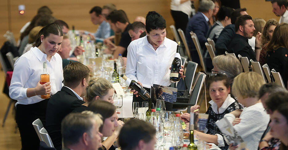 Wahl der Württemberger Weinkönigin in Pfedelbach 2022 Wahl der Württemberger Weinkönigin in Pfedelbach 2022