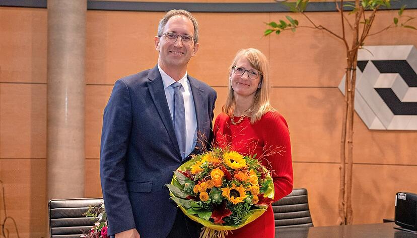 Darf weitere acht Jahre seine Kraft für Bad Rappenau einsetzen: Sebastian Frei, hier mit seiner Frau Eva Frei, hat die OB-Wahl klar für sich entschieden.
Foto: Christiana Kunz