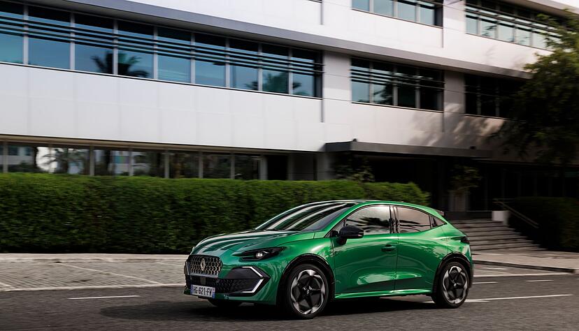 Der Renault Clio 6 rollt zu Beginn des neuen Jahres auch als Full-Hybrid auf die Straße.