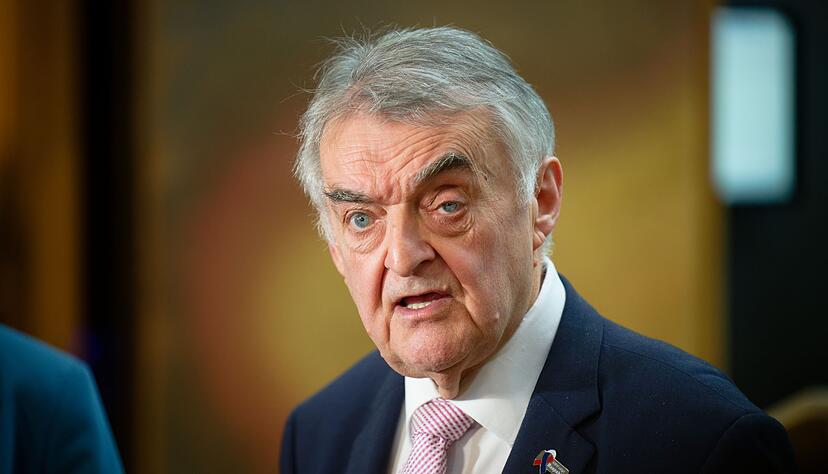 Innenminister Herbert Reul besichtigte den Tatort. (Archivbild) Innenminister Herbert Reul besichtigte den Tatort. (Archivbild)