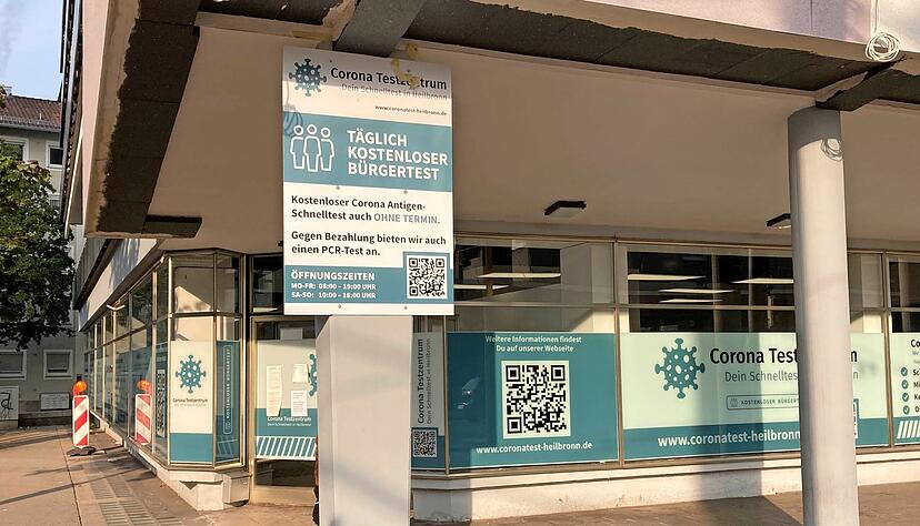 Die Schlangen gehören der Vergangenheit an: Nur wenig los war am Montagmorgen bei der Corona-Schnellteststation an der Weinsberger Straße in Heilbronn. Foto: Thomas Zimmermann Die Schlangen gehören der Vergangenheit an: Nur wenig los war am Montagmorgen bei der Corona-Schnellteststation an der Weinsberger Straße in Heilbronn. Foto: Thomas Zimmermann