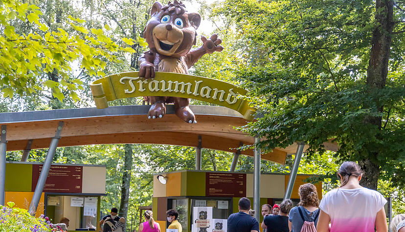 Im Traumland Erlebnispark an der Karls- und Bärenhöhle liegt in bester Lage in Sonnenbühl auf der Schwäbischen Alb (Landkreis Reutlingen) und verzaubert unter anderem mit einer Märchenwelt.