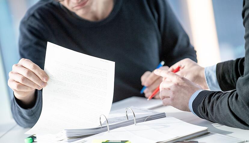 Hat Ihr Versicherer Ihnen gekündigt? Dann sollten Sie diesen unbedingt darum bitten, die Kündigung zurückzunehmen. Sonst kann es bei der Suche nach einem neuen Anbieter schwierig werden. Hat Ihr Versicherer Ihnen gekündigt? Dann sollten Sie diesen unbedingt darum bitten, die Kündigung zurückzunehmen. Sonst kann es bei der Suche nach einem neuen Anbieter schwierig werden.