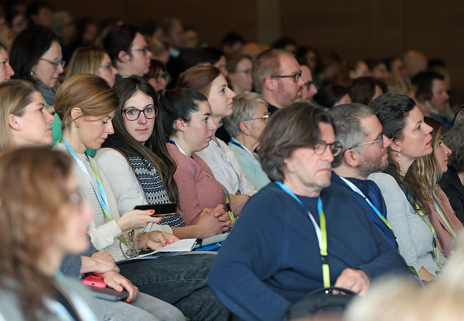 Die Teilnehmer der zweiten Bildungskonferenz in Heilbronn lauschten den Beitr&auml;gen.