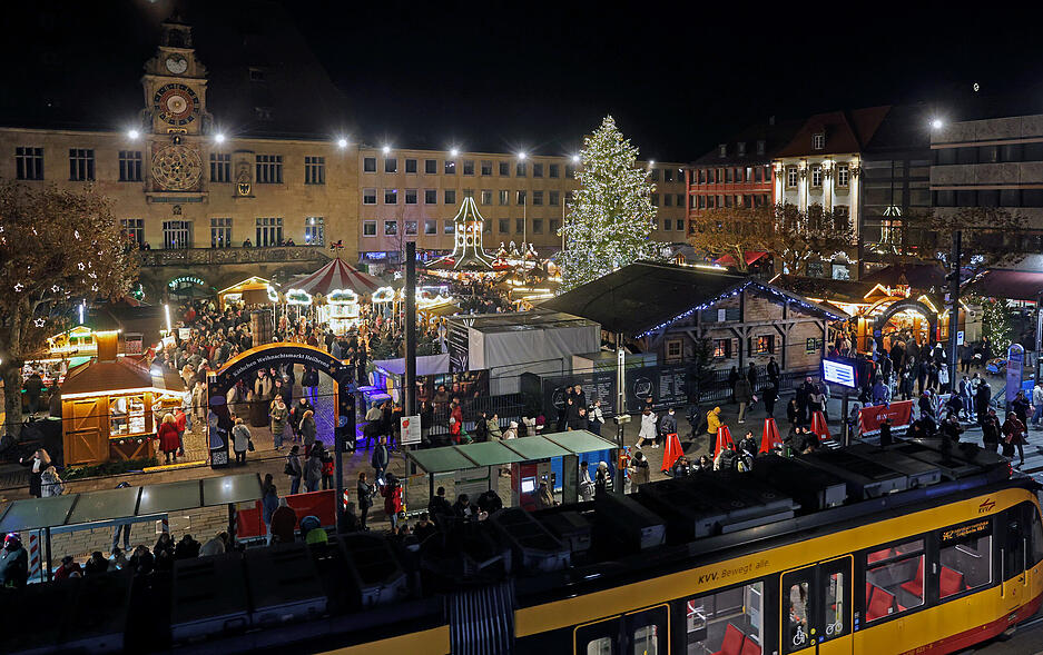 Lichter und Deko sorgen auf dem Heilbronner Weihnachtsmarkt für Stimmung.