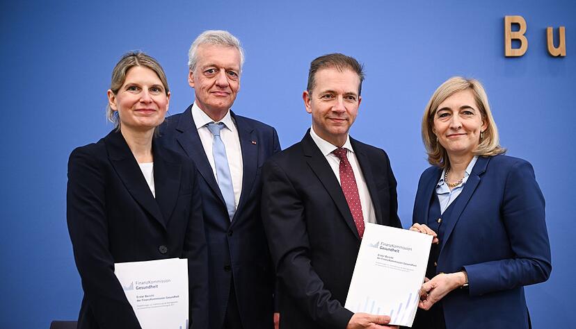 Die Kommission macht Einsparvorschläge von bis zu 42 Milliarden Euro. Die Kommission macht Einsparvorschläge von bis zu 42 Milliarden Euro.