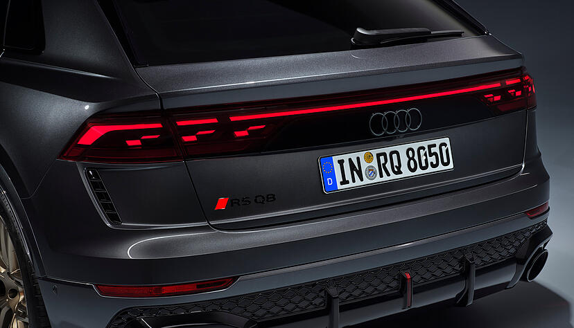 Innen gibt es auf Wunsch drei verschiedene RS-Designpakete in Rot, Grau oder Blau. Die Sportsitze zum Beispiel haben dann Kontrastnähte in der jeweiligen Farbe. Innen gibt es auf Wunsch drei verschiedene RS-Designpakete in Rot, Grau oder Blau. Die Sportsitze zum Beispiel haben dann Kontrastnähte in der jeweiligen Farbe.