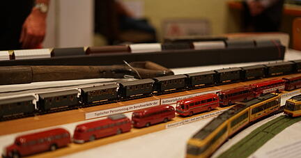 Modelle von Bahnen: Hinten die Bottwartalbahn von 1955.