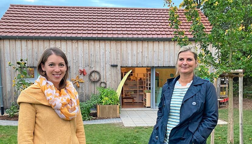 Die Kitaleiterin der "Gartenkinder", Mirjam Mitzel (links) und die Vereinsvorsitzende vom Schneckenhaus, Heike D&ouml;rsam.Fotos: J&ouml;rg K&uuml;hl
