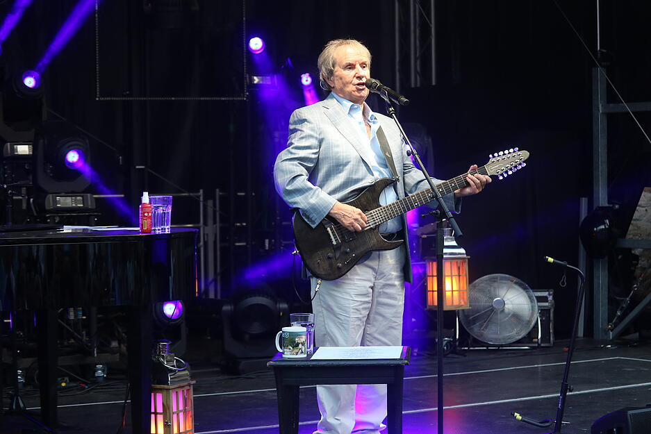 Seit 50 Jahren ist der 75-Jährige jetzt schon im Musikbusiness. Auch dieses Doppeljubiläum passt gut zu diesem Abend.