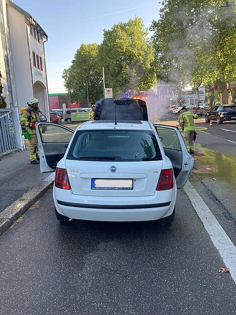 Da der Fiat noch an den Fahrbahnrand gesteuert worden ist, kam es zu keinen Verkehrsbehinderungen.