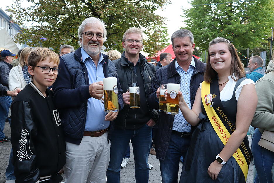 Und das macht sich in der Bierauswahl bemerkbar. Lammbräu, Brauwerk, Haller Löwenbräu, Wulle, Käuzle, Hacker-Pschorr, Herbsthäuser, Distelhäuser, Krombacher, Paulaner, Frankenbräu, Dinkelsbühler und Schönbuch heißen die Marken, die über die Theke gehen.
