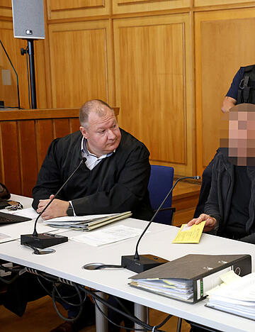 Die Verteidiger zeigten sich &uuml;berrascht vom Gutachten des psychiatrischen Sachverst&auml;ndigen. Sie beantragten, einen weiteren Gutachter zu h&ouml;ren.