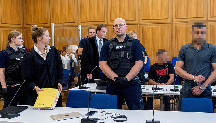 Aus verletzten Stolz und Familienehre sollen zwei Brüder versucht haben, ihren Schwager zu töten. Die beiden türkischen Staatsbürger müssen sich seit Ende Juni vor Gericht verantworten. Aus verletzten Stolz und Familienehre sollen zwei Brüder versucht haben, ihren Schwager zu töten. Die beiden türkischen Staatsbürger müssen sich seit Ende Juni vor Gericht verantworten.