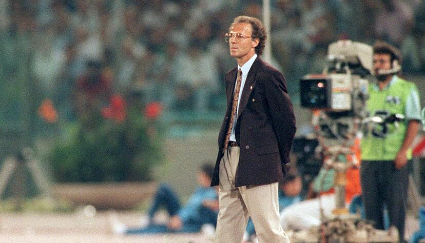 Der damalige Teamchef Franz Beckenbauer genoss den WM-Triumph eher still (Archivbild)